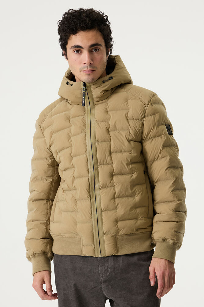onmodel-front-1000