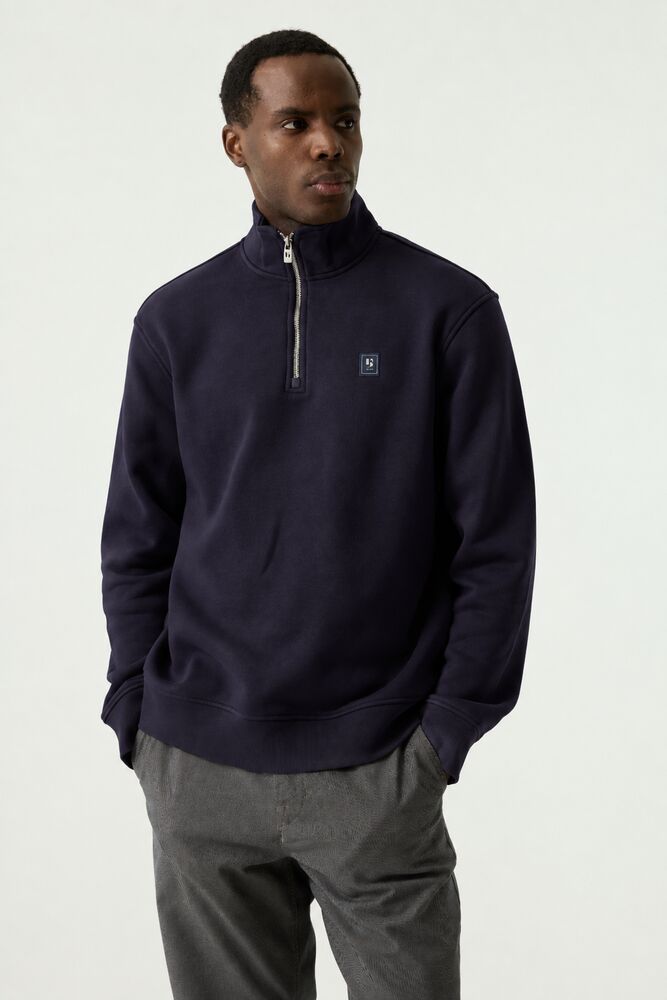 onmodel-front-1000